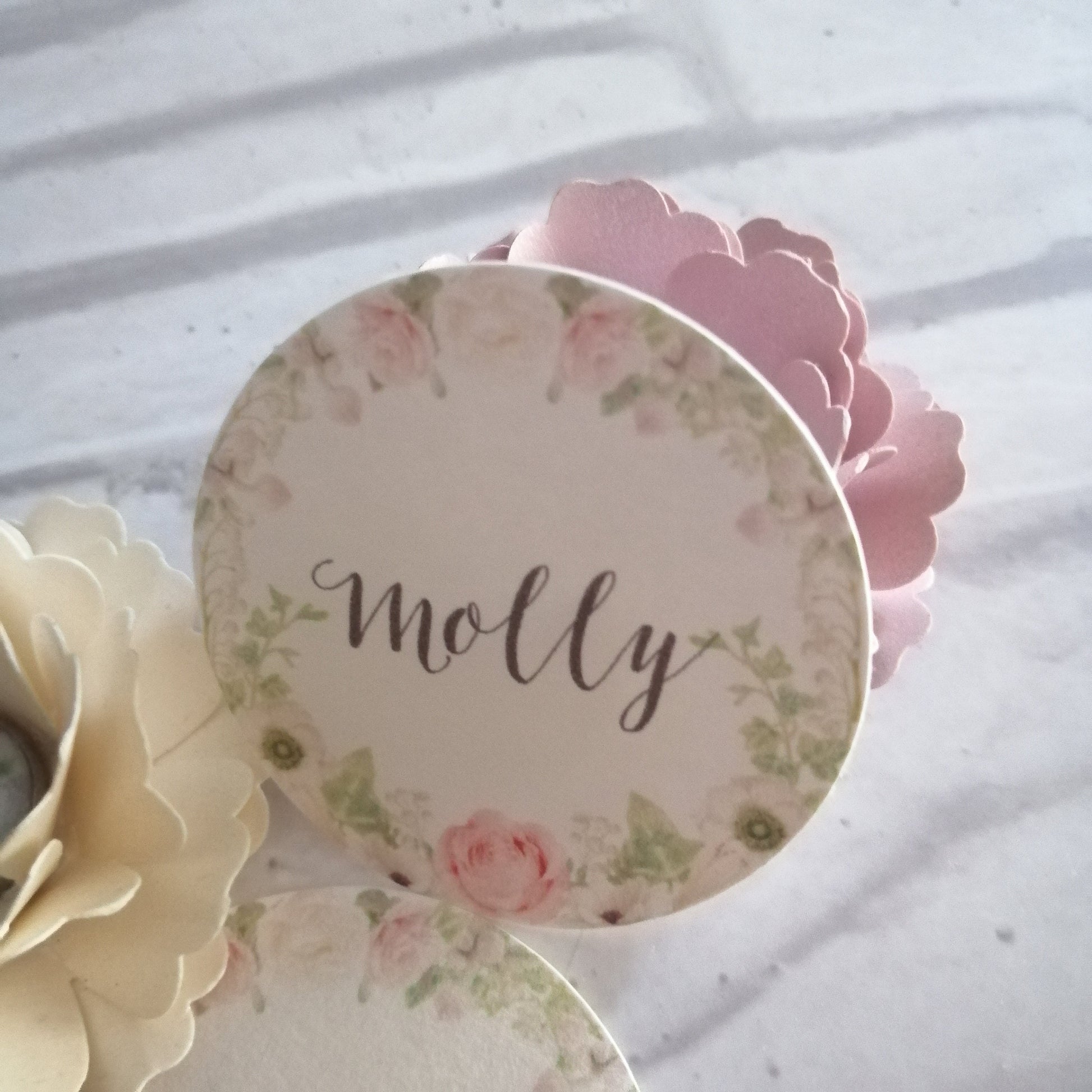 Floral Round Place Cards - Bluesky's creation