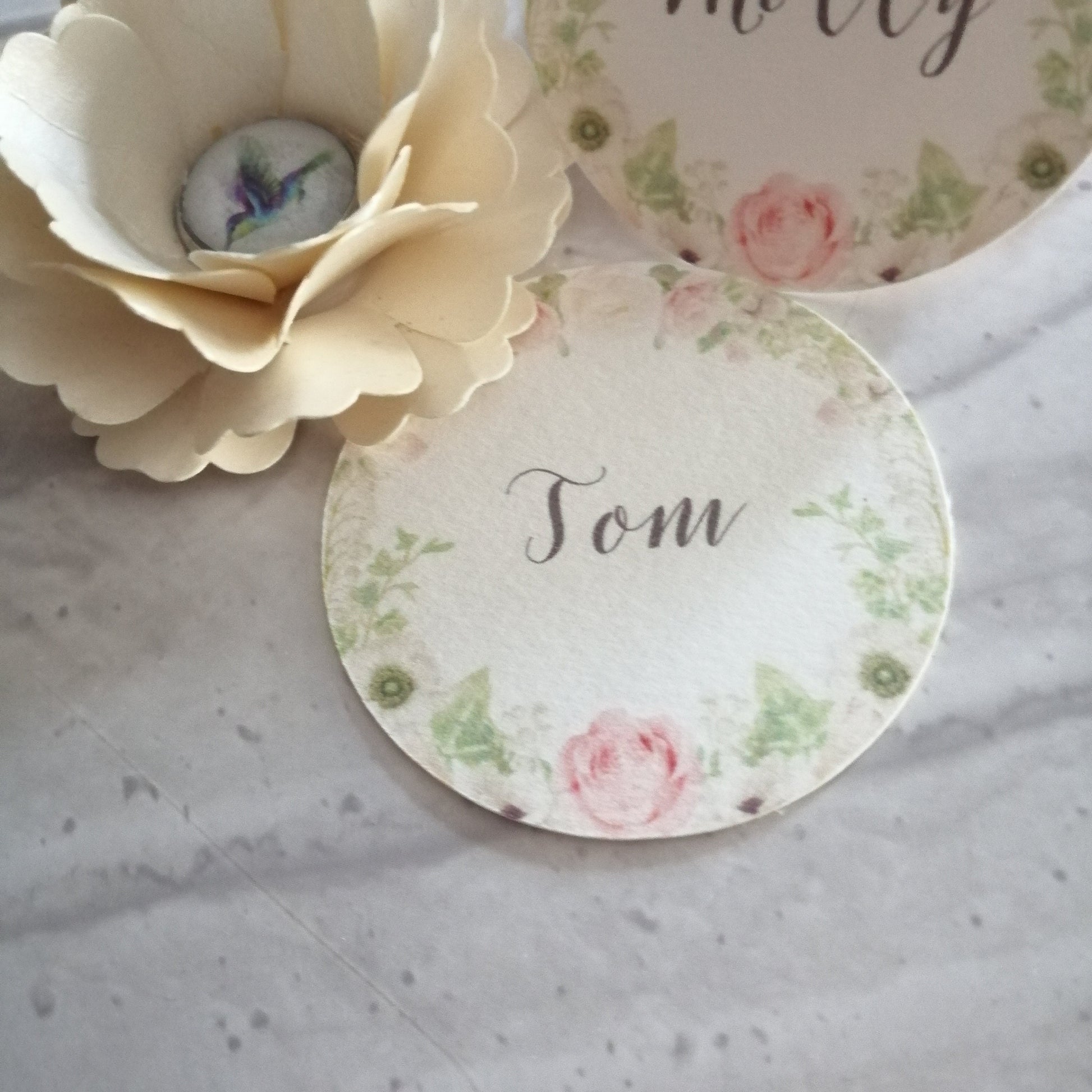 Floral Round Place Cards - Bluesky's creation